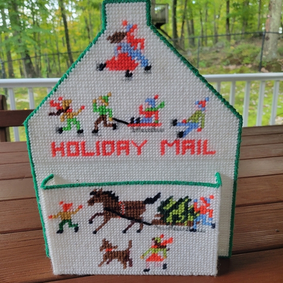 Handmade Plastic Canvas Holiday Mail Holder Vintage - Picture 5 of 5